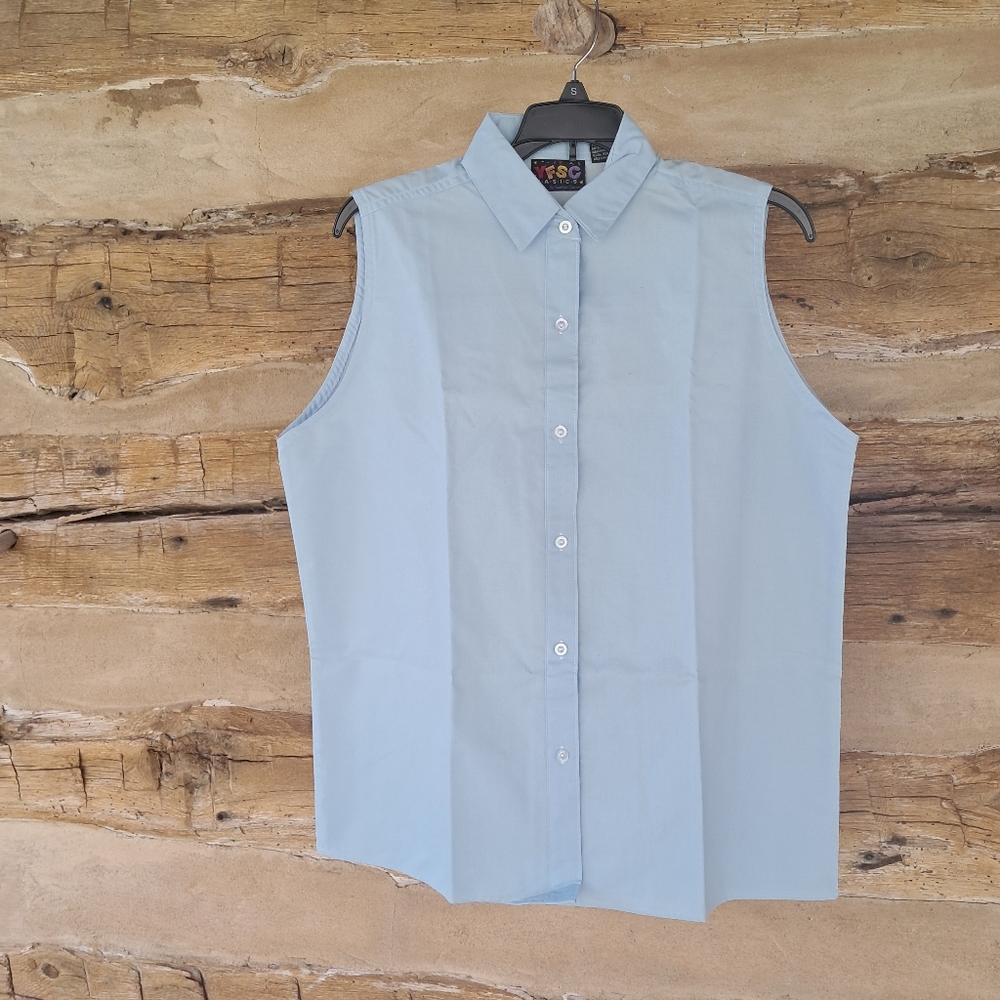3/$10 Southern Classics Light Blue Button Down Shirt NWOT Size Medium